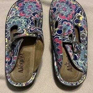 Alegria Women's Multicolor Floral Mules
